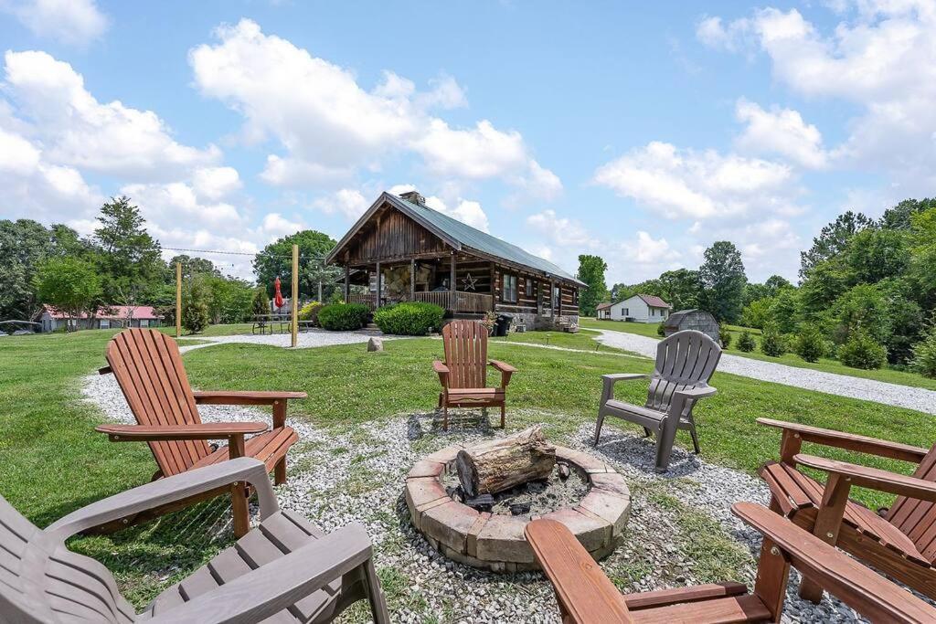 Rustic Cabin, Dock, Firepit, Kayaks & Games Winchester Ngoại thất bức ảnh