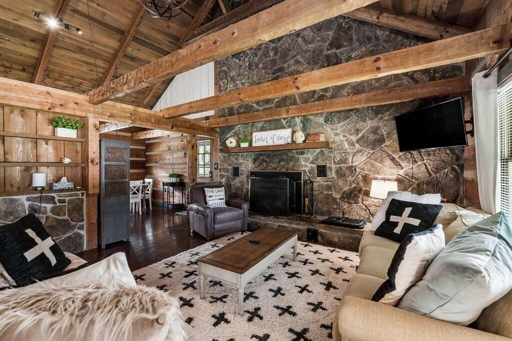 Rustic Cabin, Dock, Firepit, Kayaks & Games Winchester Ngoại thất bức ảnh