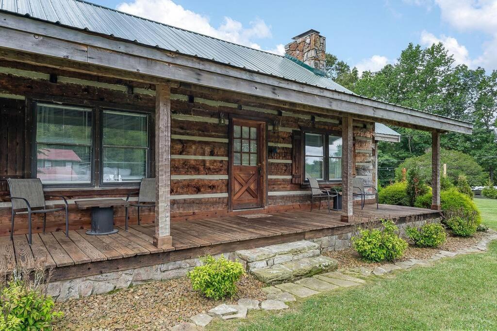Rustic Cabin, Dock, Firepit, Kayaks & Games Winchester Ngoại thất bức ảnh