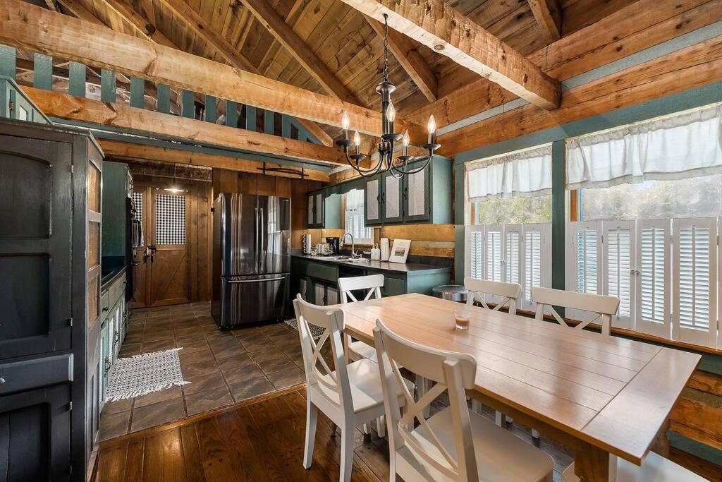 Rustic Cabin, Dock, Firepit, Kayaks & Games Winchester Ngoại thất bức ảnh