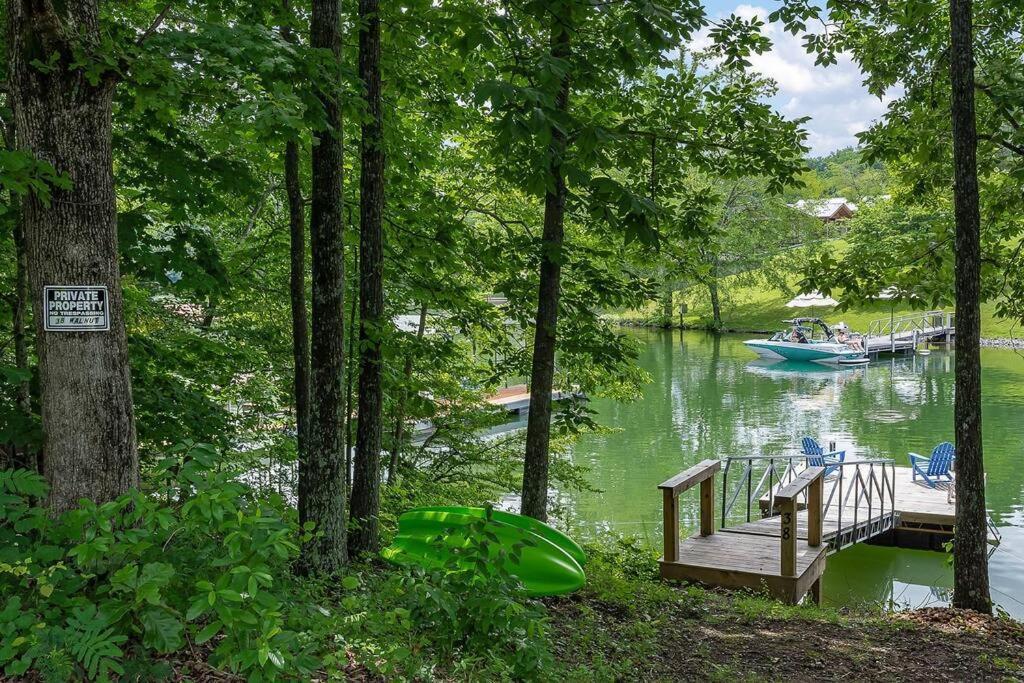 Rustic Cabin, Dock, Firepit, Kayaks & Games Winchester Ngoại thất bức ảnh