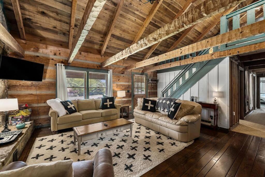 Rustic Cabin, Dock, Firepit, Kayaks & Games Winchester Ngoại thất bức ảnh